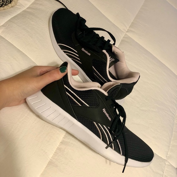 Light Pink Women’s Reebok Sneaker with tag sticker - Picture 9 of 12